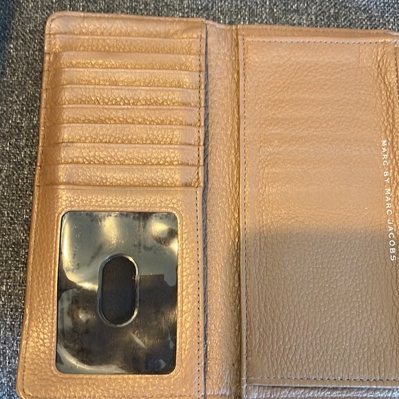 Marc Jacobs leather tan wallet - Picture 7 of 13